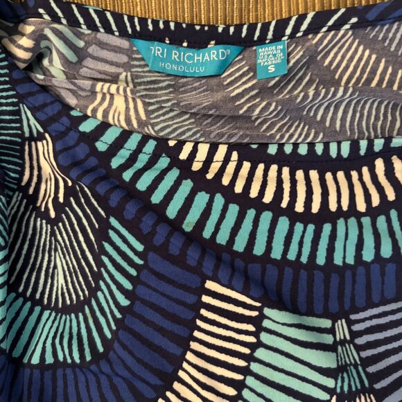 Tori Richards top from Hawaii - Picture 2 of 3